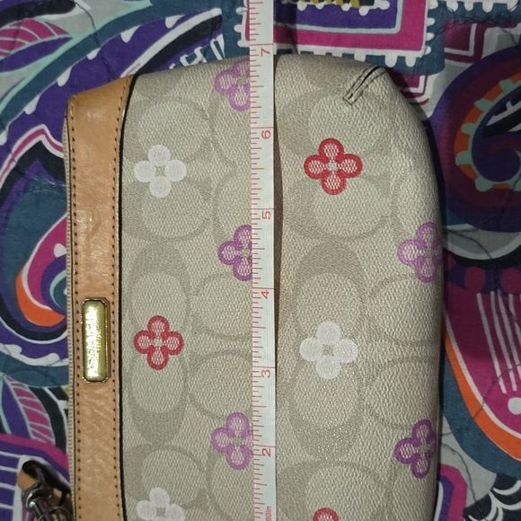 Coach Peyton signature clover wristlet - Picture 4 of 5